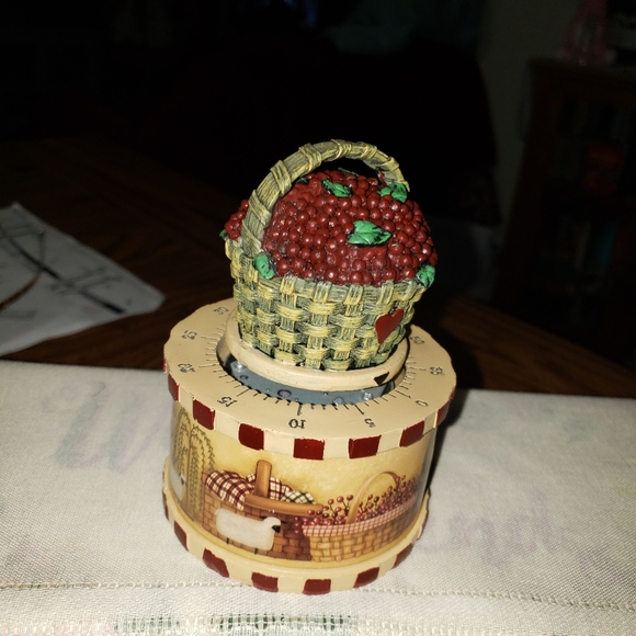 Beautiful Country Kitchen Berry Basket Timer - Picture 1 of 5